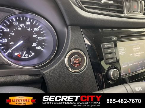 Used 2020 Nissan Rogue SV w/ Premium Package AWD/4WD image 16
