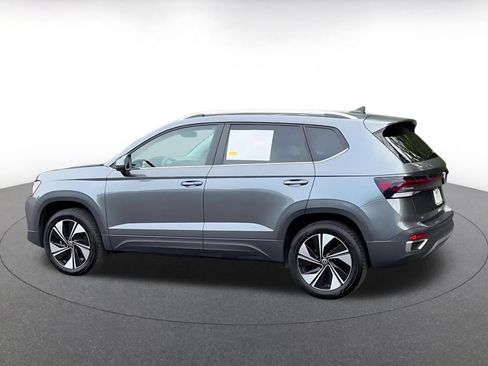 Used 2026 Volkswagen Taos SE AWD/4WD image 10