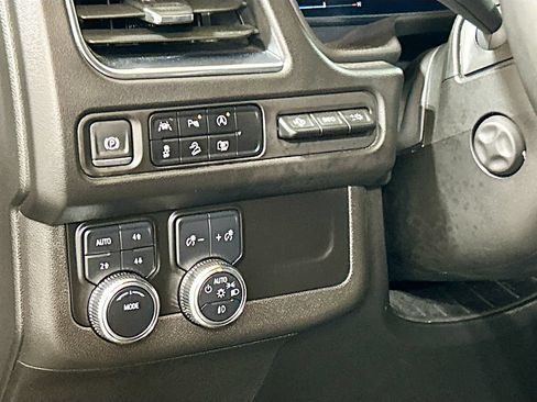 Used 2024 GMC Yukon AT4 w/ AT4 Premium Package AWD/4WD image 8
