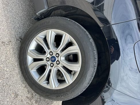 Used 2019 Ford Edge Titanium w/ Equipment Group 301A AWD/4WD image 52