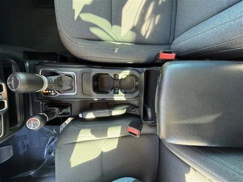 Used 2024 Jeep Gladiator Sport image 23
