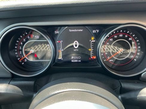 Used 2018 Jeep Wrangler Unlimited Sahara w/ Uconnect 4C Nav & Sound Group AWD/4WD image 24