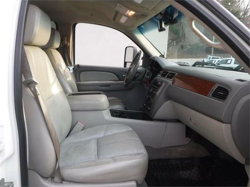 Used 2008 GMC Sierra 2500 SLT w/ Z71 Off-Road Package image 4