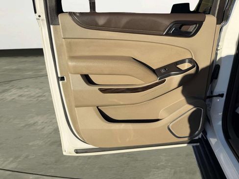 Used 2019 GMC Yukon XL SLT w/ Open Road Package AWD/4WD image 27