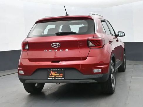 Used 2025 Hyundai Venue SEL FWD image 8