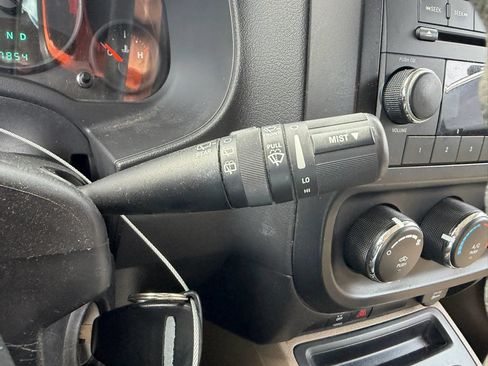 Used 2010 Jeep Patriot Sport AWD/4WD image 13