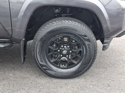 Used 2020 Toyota Tacoma SR5 image 8