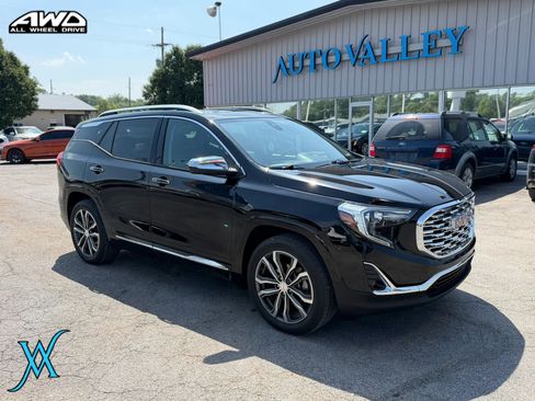 Used 2020 GMC Terrain Denali w/ Denali Premium Package AWD/4WD image 1