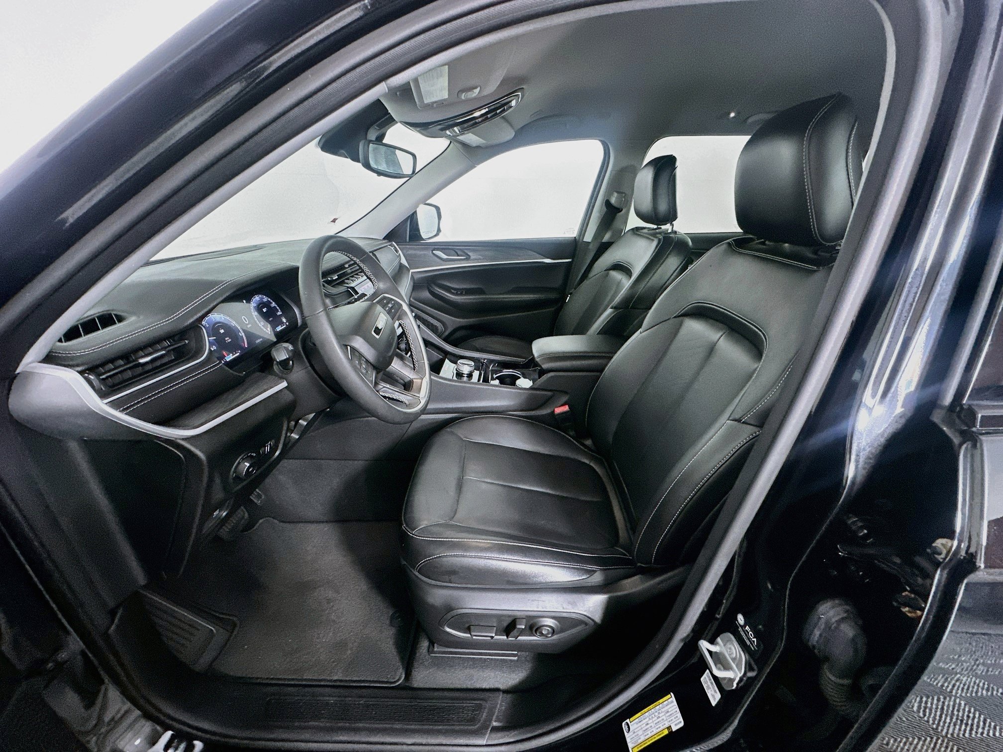 Used 2023 Jeep Grand Cherokee Limited RWD image 13