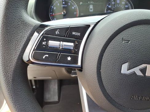 Used 2023 Kia Forte LXS w/ LXS Technology Package FWD image 19
