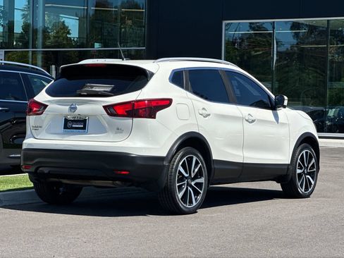Used 2018 Nissan Rogue Sport SL FWD image 3