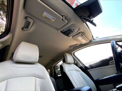 Used 2025 Kia Sportage EX AWD/4WD image 22