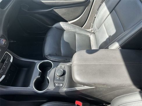 Used 2023 GMC Terrain SLE w/ Driver Convenience Package image 24