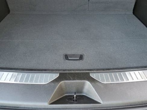 Used 2025 Chevrolet Suburban Premier image 29