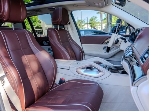 Used 2023 Mercedes-Benz Maybach GLS 600 4MATIC image 24