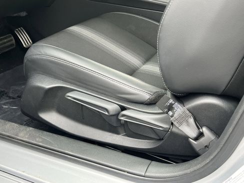 Used 2023 Honda Civic Sport image 12