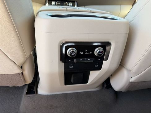 Used 2024 GMC Yukon XL Denali RWD image 29