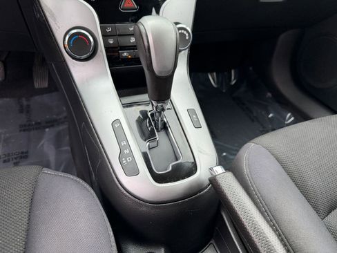 Used 2014 Chevrolet Cruze LT image 18