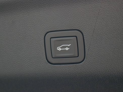 Used 2025 Chevrolet Tahoe Premier AWD/4WD image 13