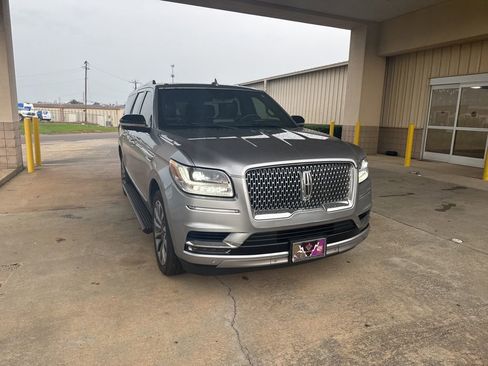 Used 2020 Lincoln Navigator L Reserve w/ Luxury Package AWD/4WD image 2