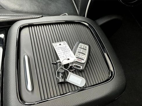 Used 2022 Chrysler Pacifica Limited w/ Uconnect Theater Family Group image 35