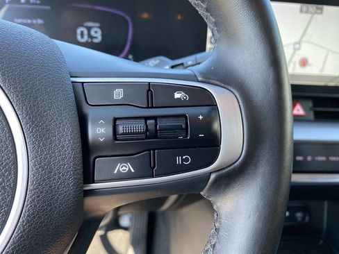 Used 2023 Kia Sportage EX AWD/4WD image 16