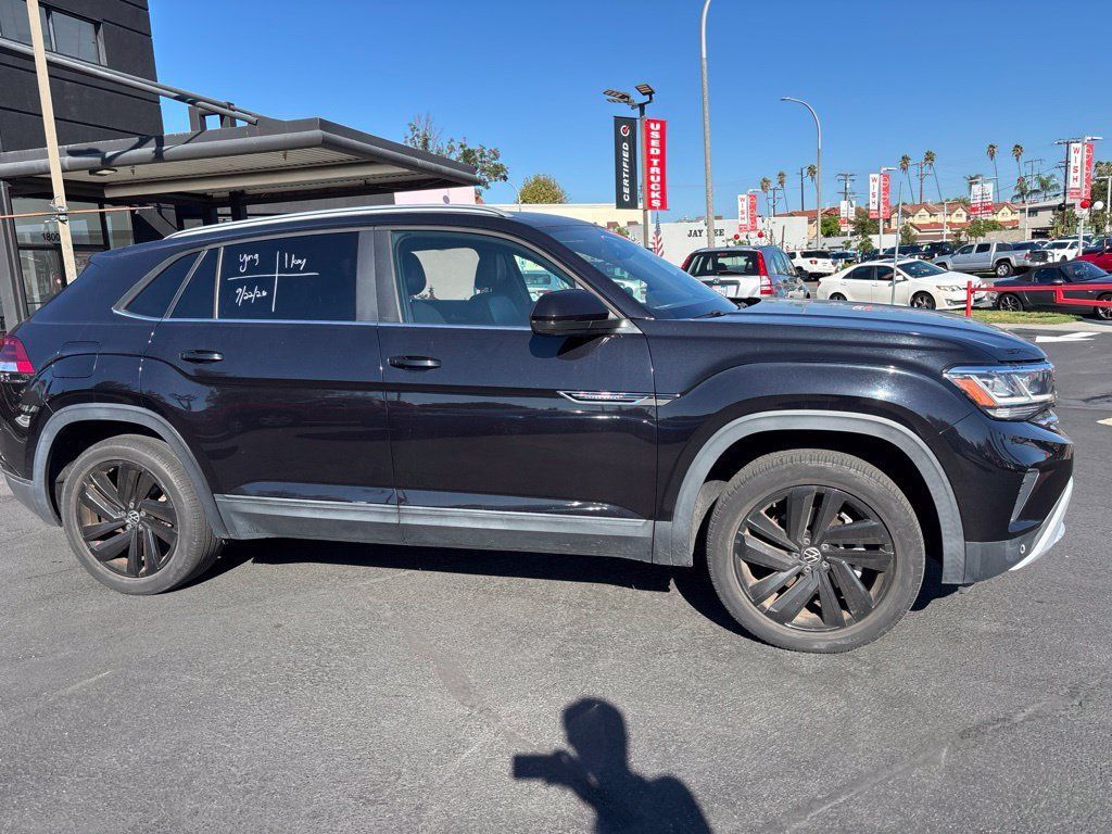 Used 2022 Volkswagen Atlas Cross Sport SE FWD image 4