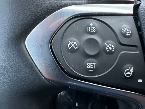 Used 2023 Chevrolet Traverse LT AWD/4WD image 21
