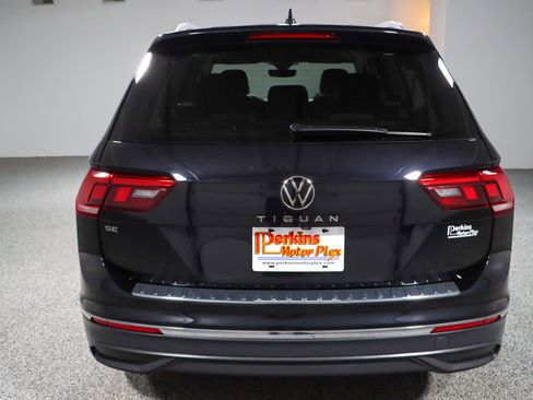 Used 2023 Volkswagen Tiguan SE FWD image 8