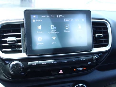 Used 2021 Hyundai Venue SE FWD image 22