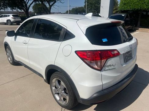 Used 2017 Honda HR-V EX image 7