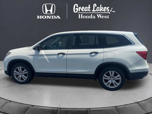 Used 2017 Honda Pilot LX image 2