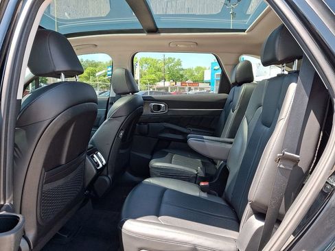 Used 2023 Kia Sorento SX AWD/4WD image 12
