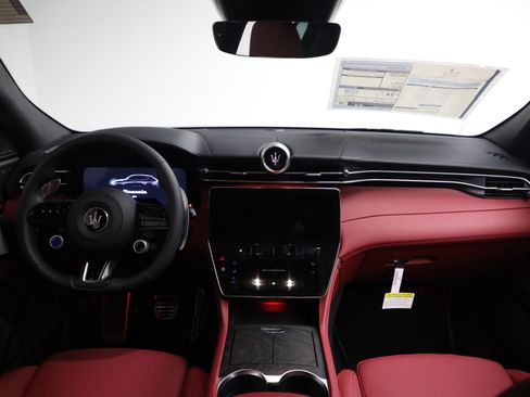 New 2025 Maserati Grecale GT image 22