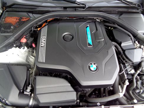 Used 2022 BMW 330e xDrive w/ Driving Assistance Package image 19