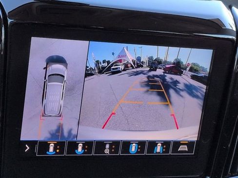Used 2020 Chevrolet Traverse LT w/ LT Premium Package FWD image 20