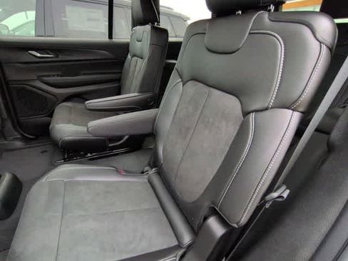 New 2025 Jeep Grand Cherokee L Altitude image 21