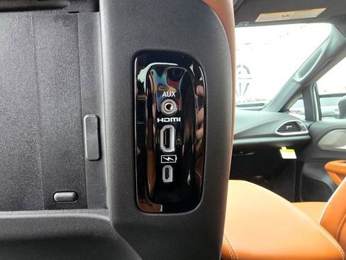 New 2026 Chrysler Pacifica Pinnacle FWD image 20