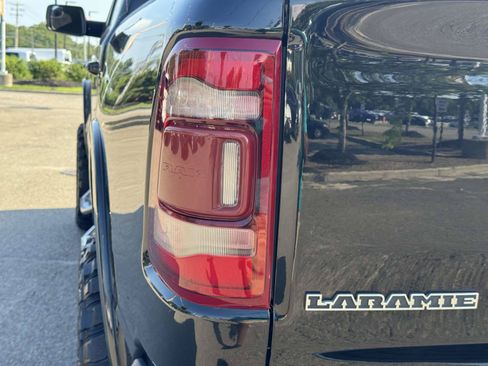 Used 2022 RAM 1500 Laramie AWD/4WD image 12