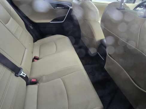 Used 2020 Toyota RAV4 Limited image 16