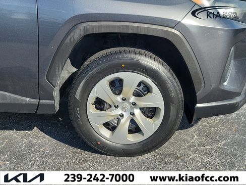 Used 2021 Toyota RAV4 LE FWD image 7