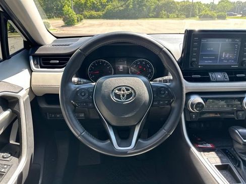 Used 2021 Toyota RAV4 XLE Premium FWD image 12