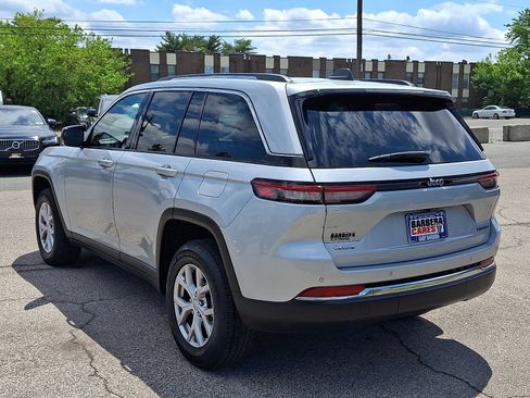 Used 2022 Jeep Grand Cherokee Limited AWD/4WD image 4