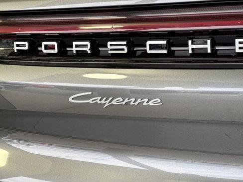 Certified 2026 Porsche Cayenne AWD/4WD image 35