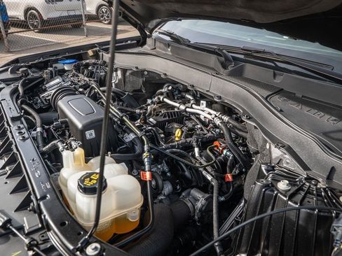 Used 2022 Ford Explorer XLT w/ Equipment Group 202A image 17