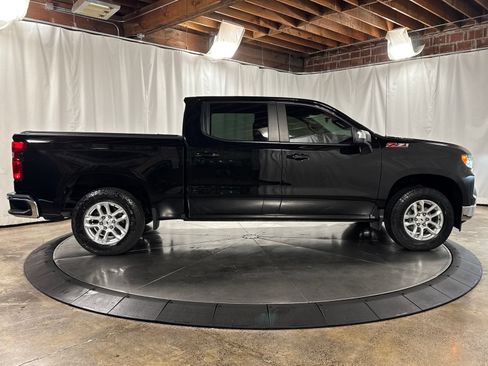 Used 2023 Chevrolet Silverado 1500 LT w/ Z71 Off-Road Package AWD/4WD image 6