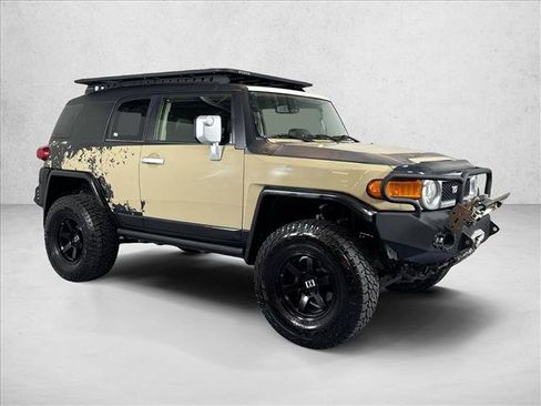 Used 2014 Toyota FJ Cruiser 4WD w/ Upgrade Package image 3