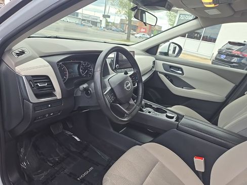 Used 2025 Nissan Rogue SV AWD/4WD image 11