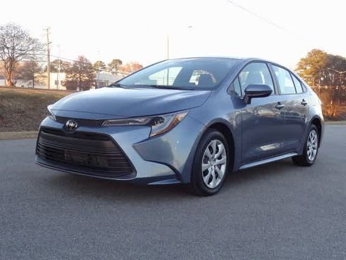 Used 2025 Toyota Corolla LE image 1