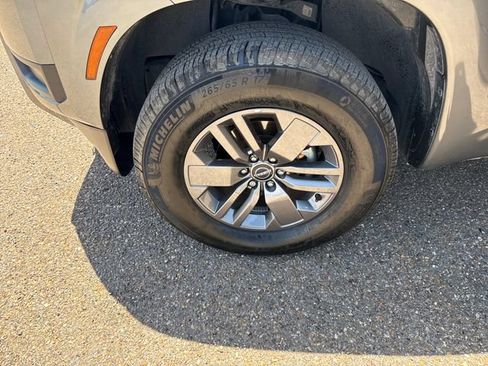 Certified 2025 Nissan Frontier SV RWD image 10